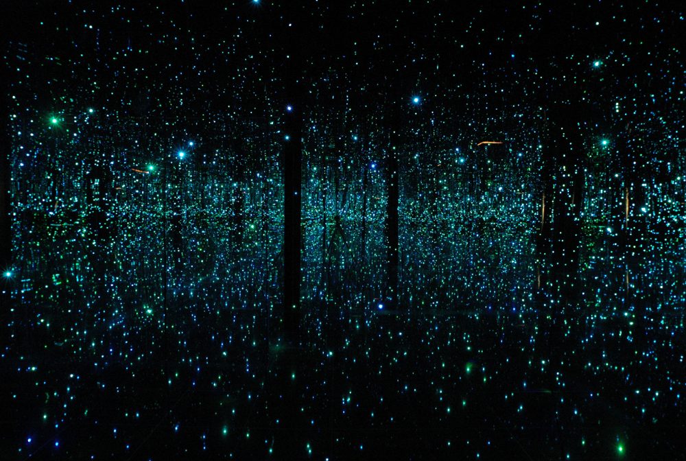 Yayoi Kusama, You Who are Getting Obliterated in the Dancing Swarm of Fireflies (Tú que estás siendo obliterado por una multitud de luciérnagas danzantes), 2005. Mixed media installation with LED lights. Museum purchase with funds provided by Jan and Howard Hendler.
