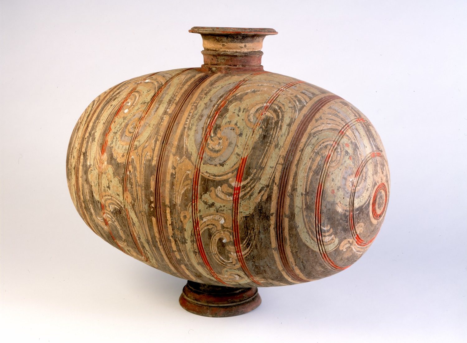Unknown, Cocoon-shaped pottery jar (Vasija de cerámica en forma de capullo), Western Han dynasty, 1st century B.C.-26 A.D. Ceramic with pigments. Gift of Richard J. Faletti.