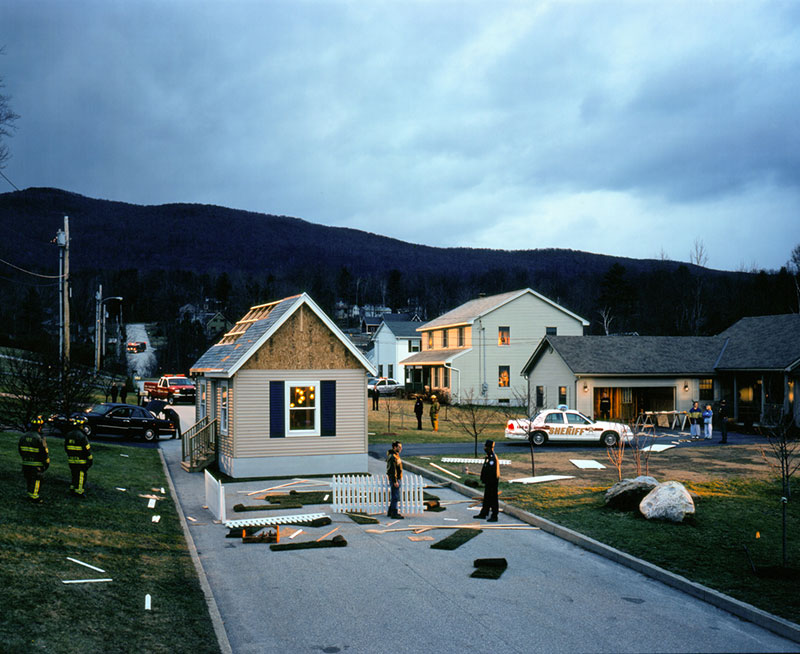 Gregory Crewdson, Untitled (House in the Road) (Sin título [Casa en el camino]), 2002, C-print mounted on aluminum, Museum purchase with funds provided by Contemporary Forum (Artpick 2003).