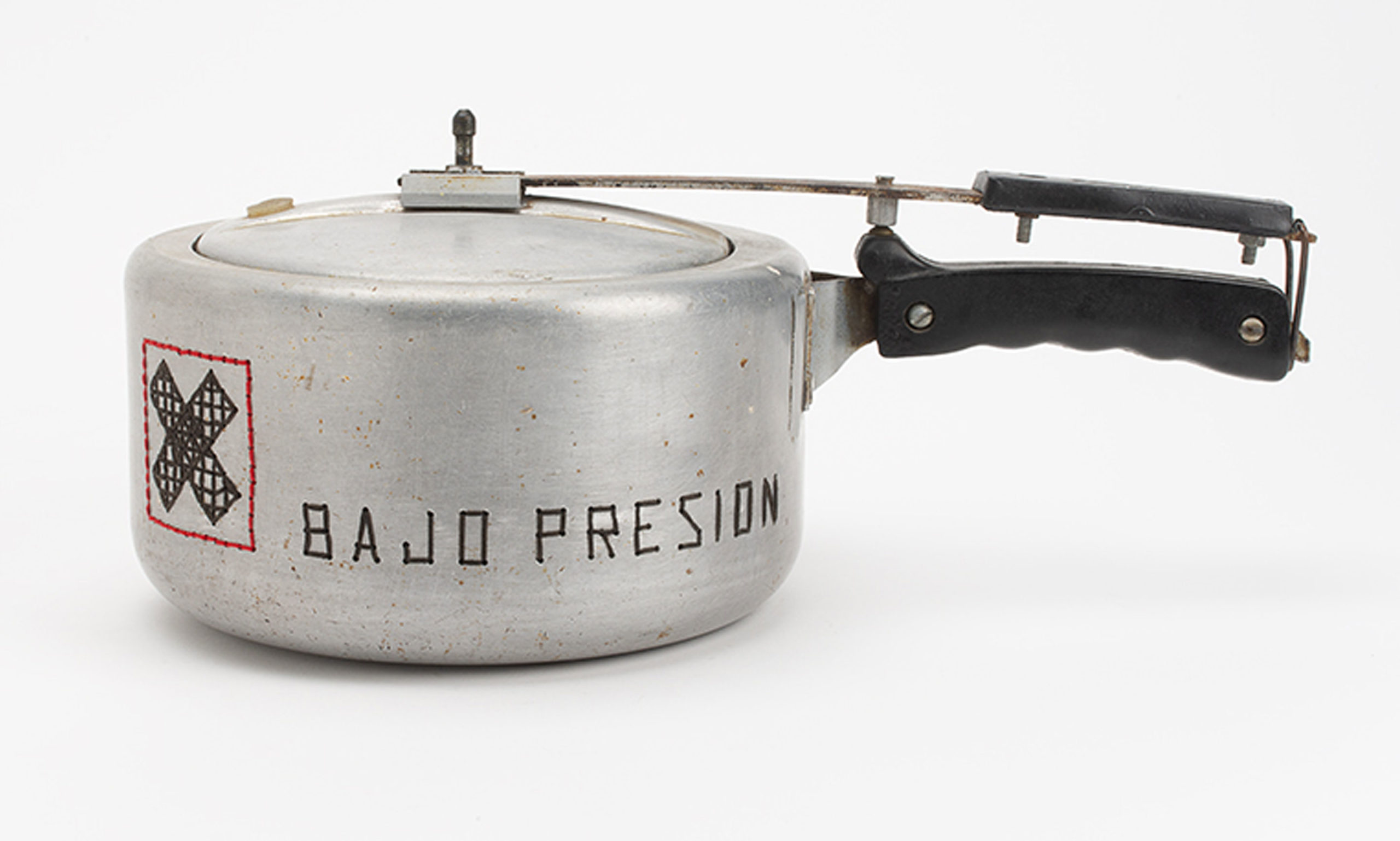Aimée García Marrero, Bajo presión, 2002. Pressure cooker with embroidery thread. Collection of ASU Art Museum. Purchased with the funds provided by The FUNd at Arizona State University Art Museum. Photography by Craig Smith.