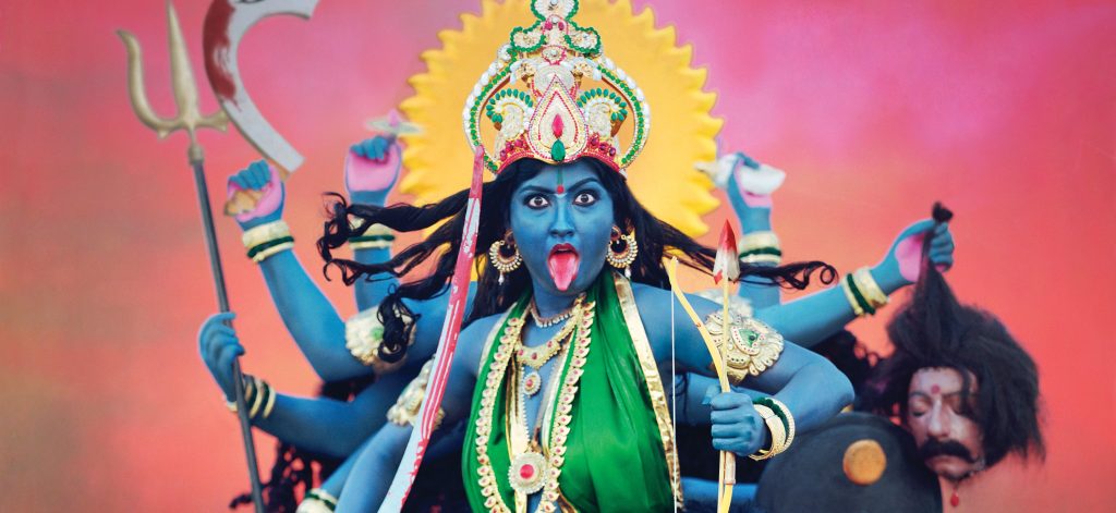 Phoenix Art Museum presenta impactantes obras fotográficas de deidades hindúes de Manjari Sharma
